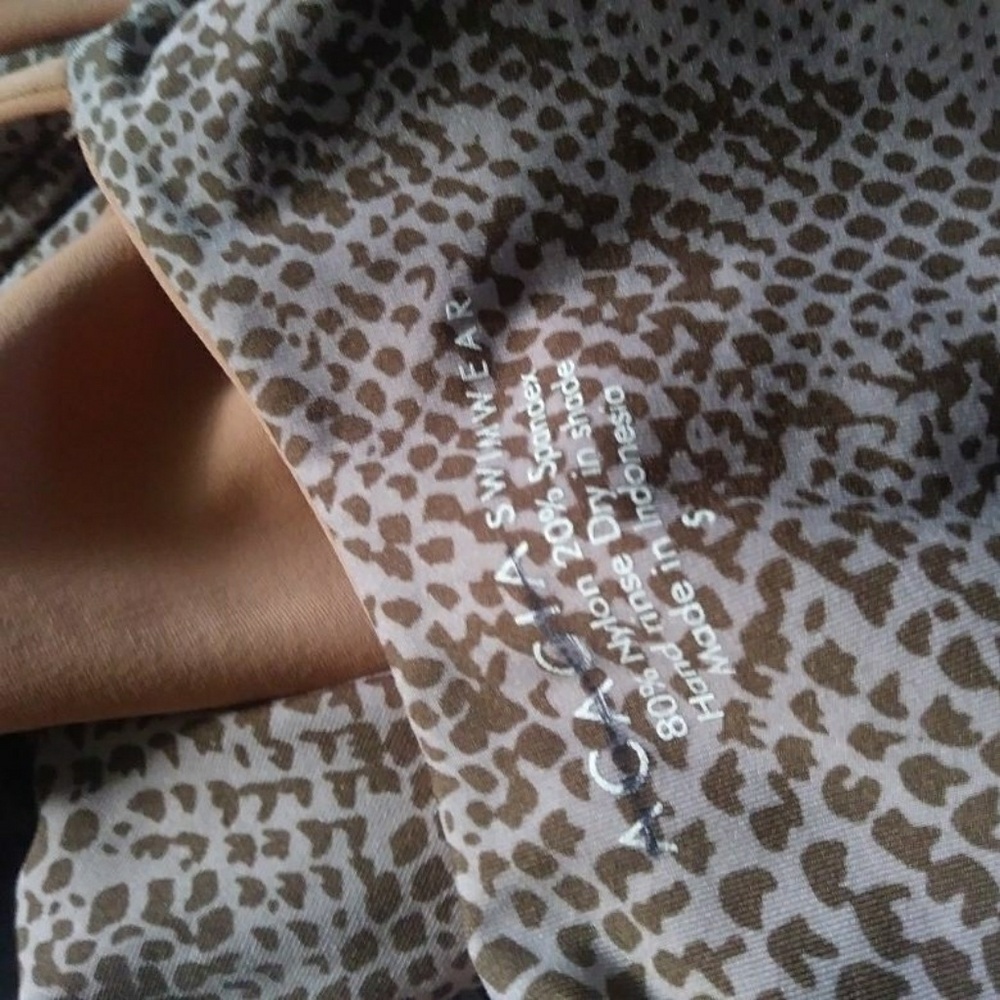 !!! SOLD !!! SMALL ACACIA ONE PIECE